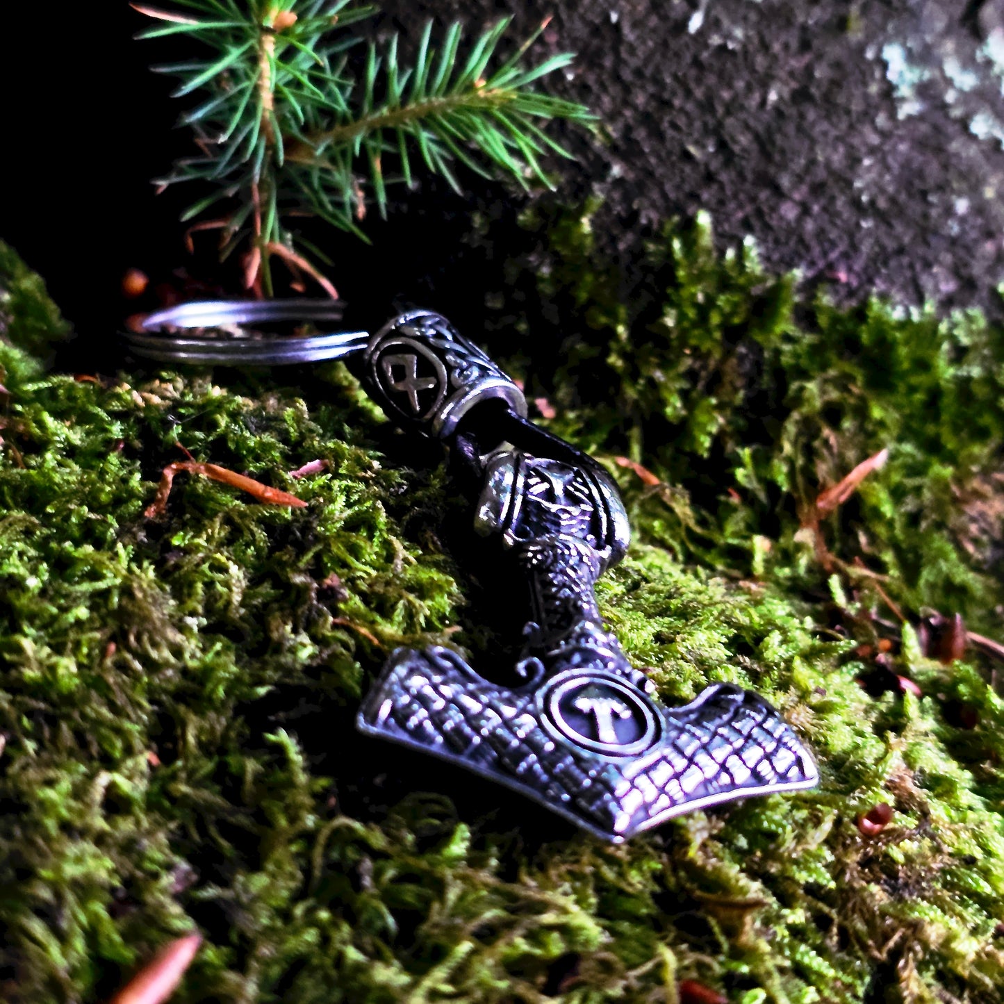 Schlüsselanhänger „Mjölnir Valknut“ – Silver Edition