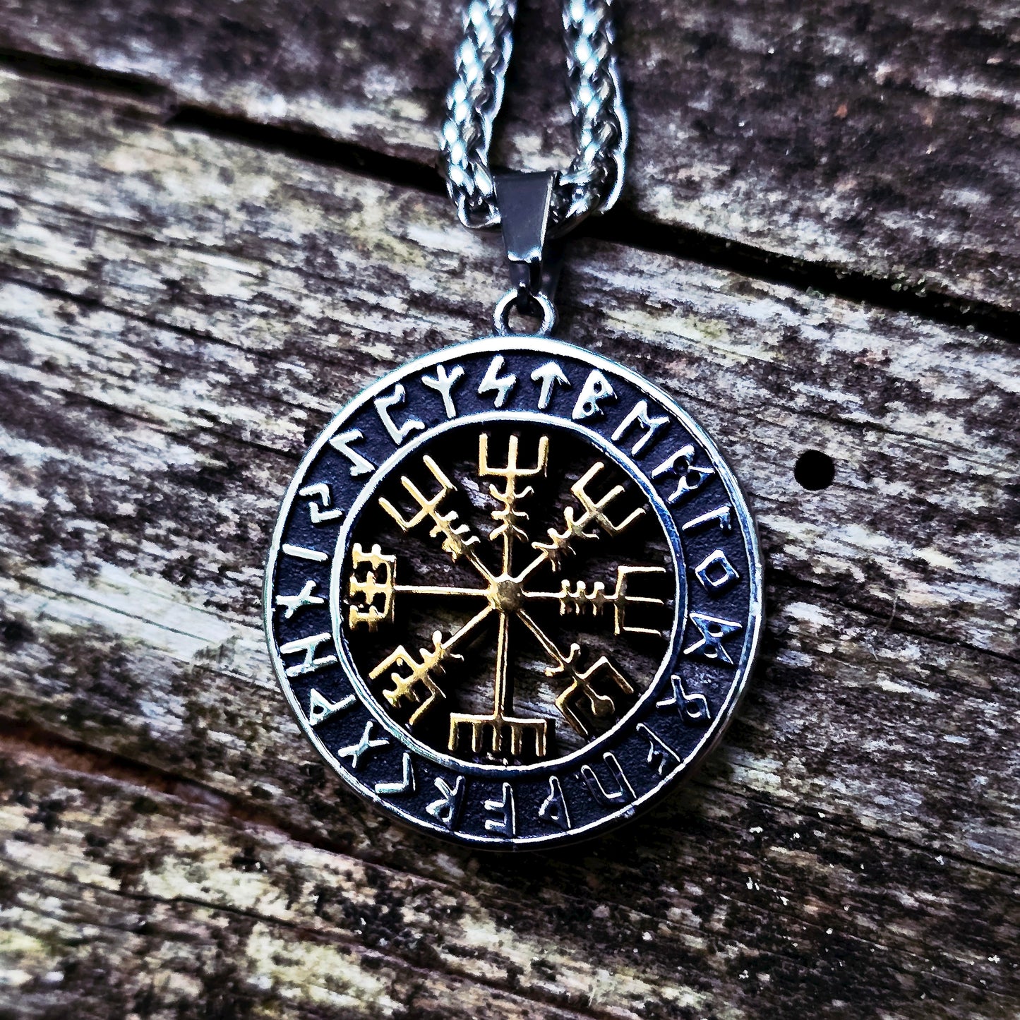 Necklace "Rune compass Vegvisir" (2025)