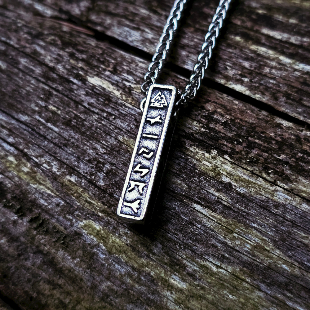 Halskette „Nordic Runes Bar“ – verschiedene Farben