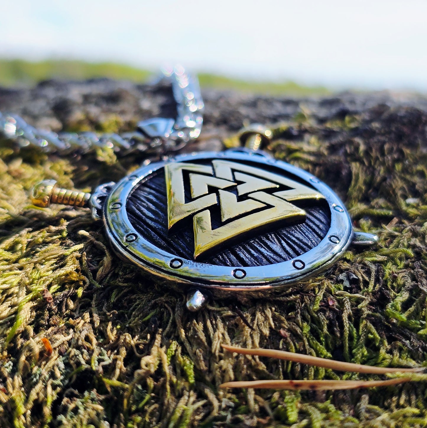 Halsband "Valknut Shield" (2025) Dualtone