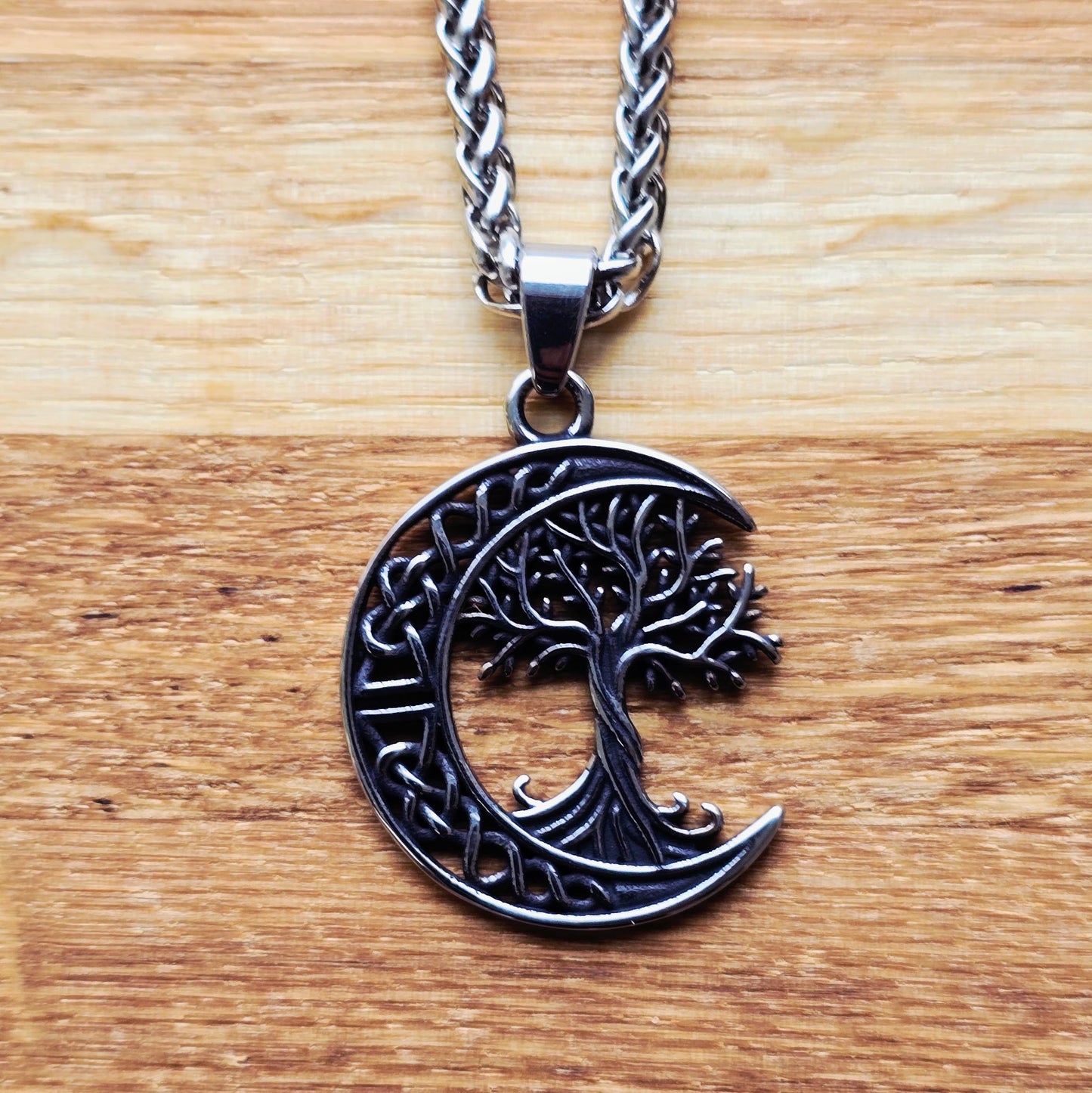 Halsband "Yggdrasil och Månen"