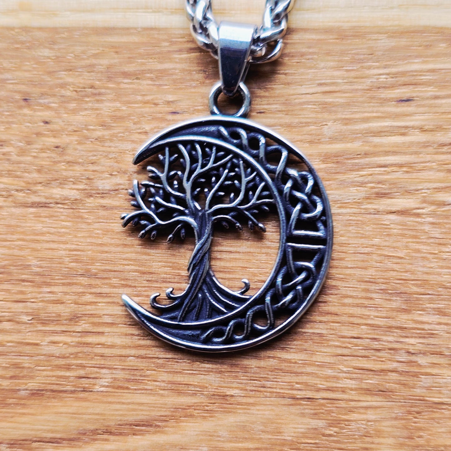 Halsband "Yggdrasil och Månen"