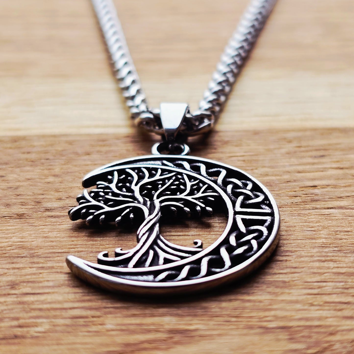 Halsband "Yggdrasil och Månen"