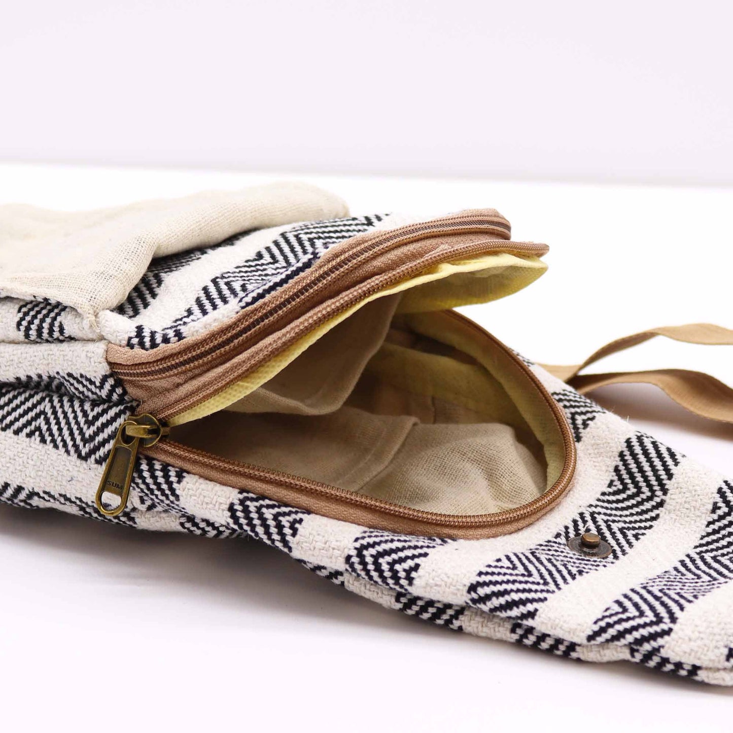 Shoulder bag "Bohemian" โ Black-White
