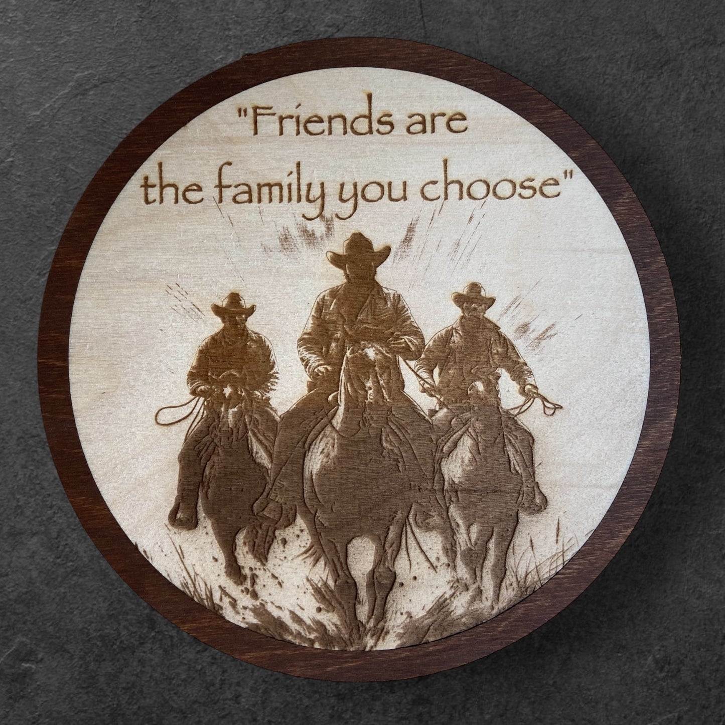 Wanddekoration „Friends are the Family you choose“