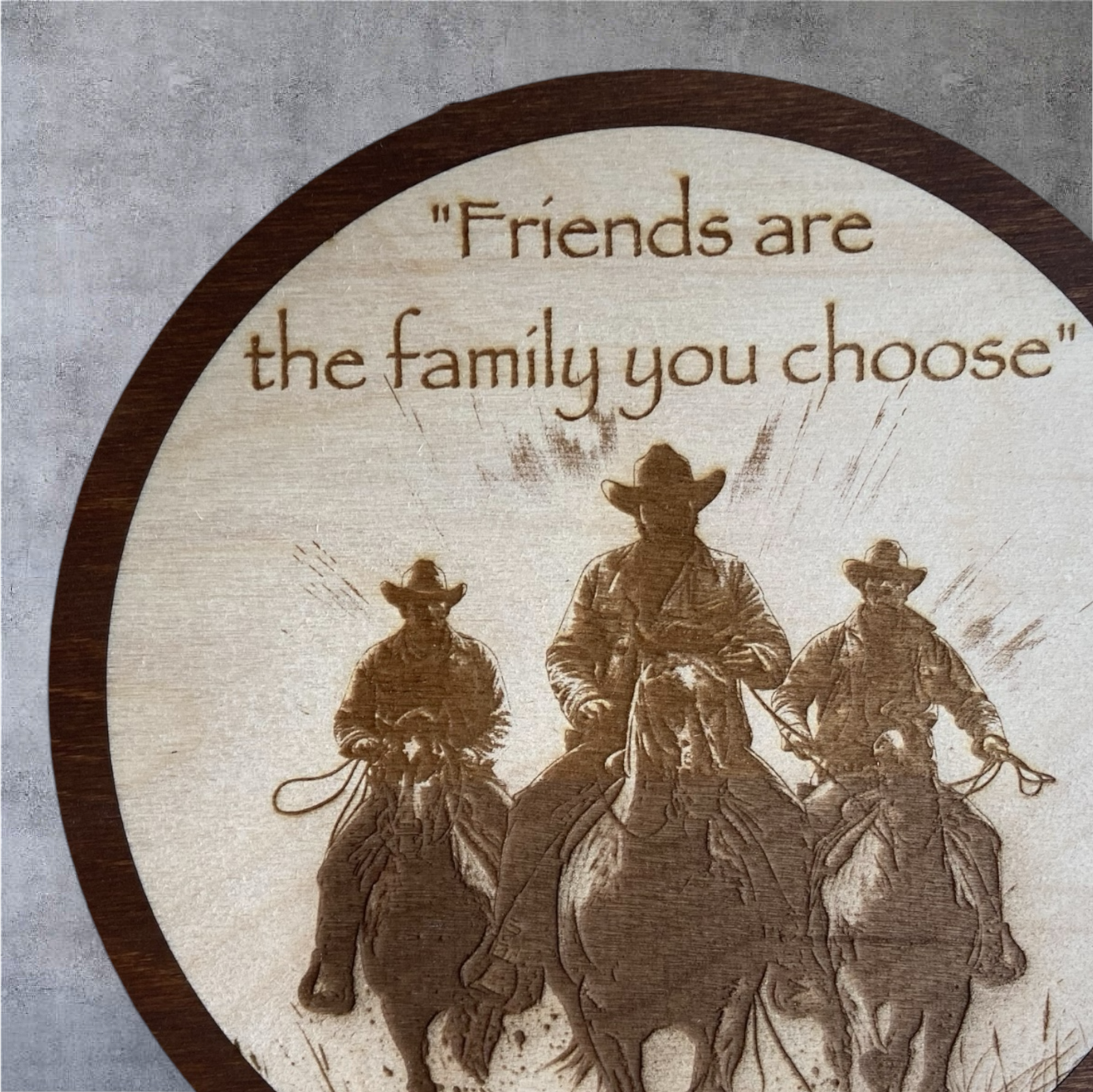 Wanddekoration „Friends are the Family you choose“