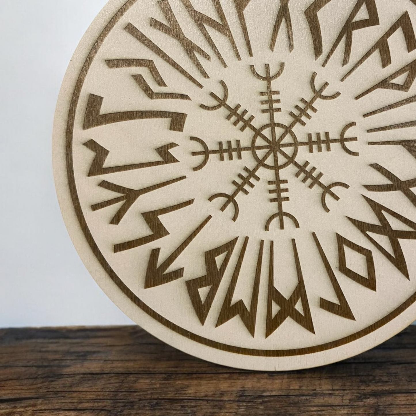 Wanddekoration – Wikingerschild mit Runen & Wikingerkompass 🛡️✨ – Typ 1, Vers. 2