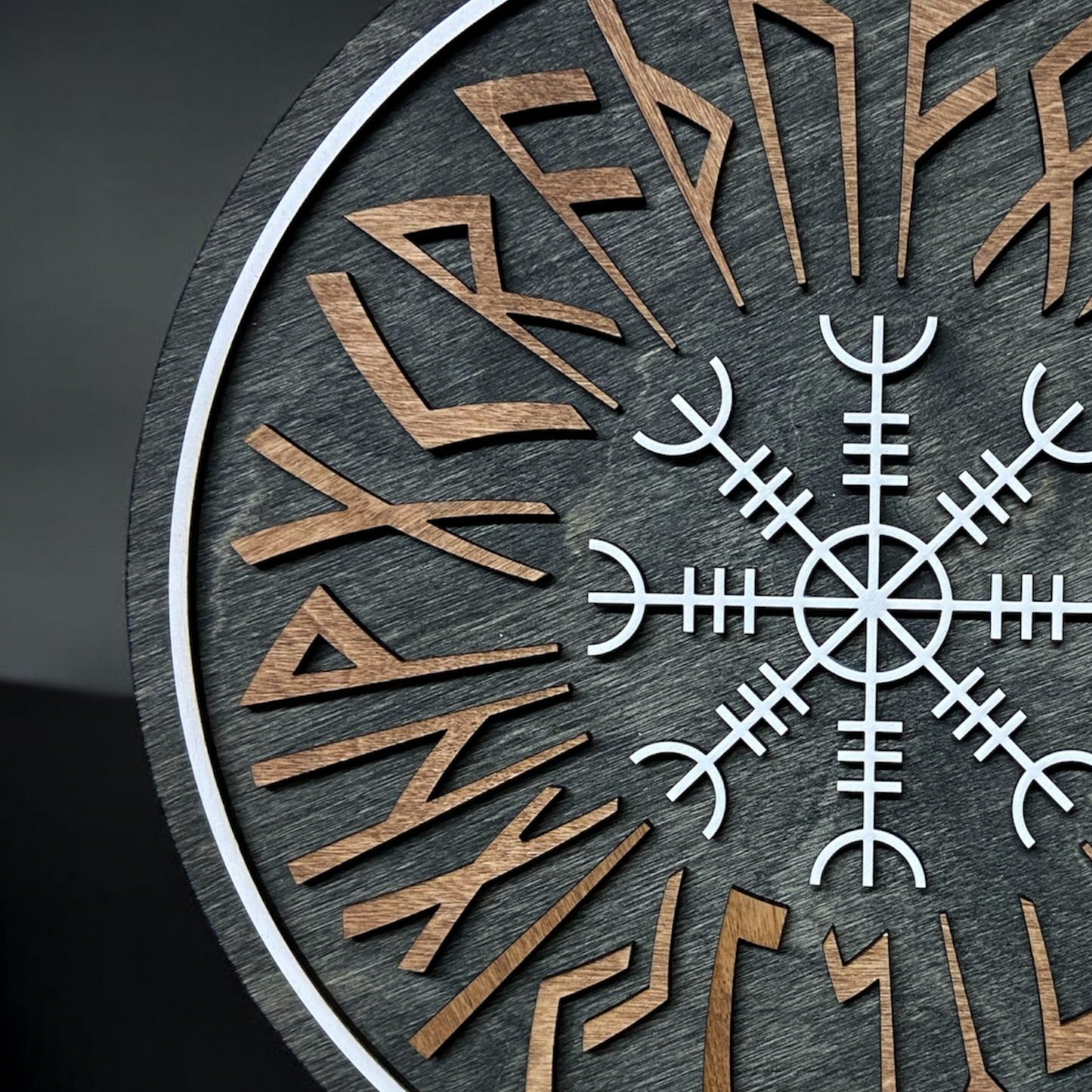 Wanddekoration – Wikingerschild mit Runen & Wikingerkompass 🛡️✨ – Typ 1, Vers. 3