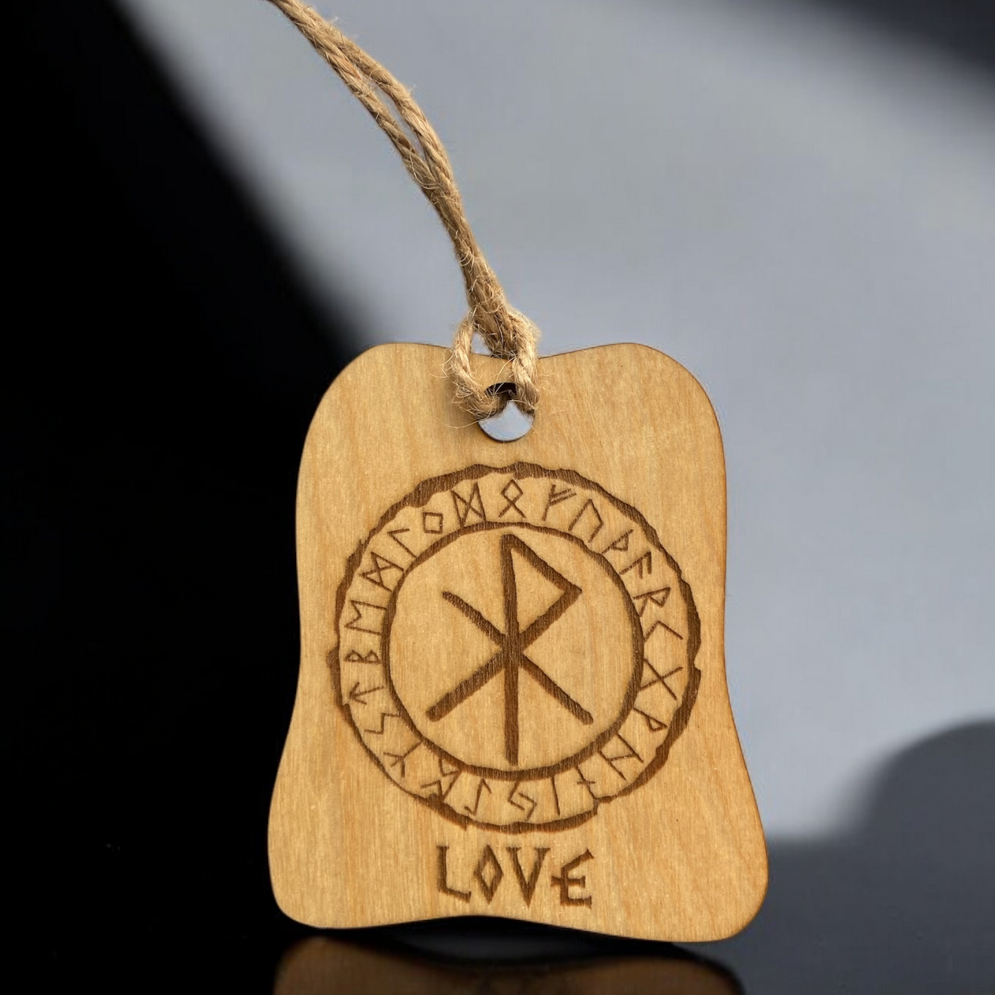 Nordisches Runeamulett – Schutz und Stärke in einem eleganten Design 🌿✨