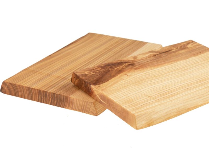 Schneidebrett mit geschliffener Holzkante aus Kernesche - 32 x 18-20cm x 22mm