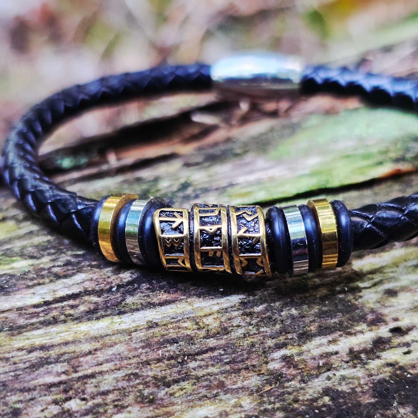 Lederarmband "Goldrunen" einfach