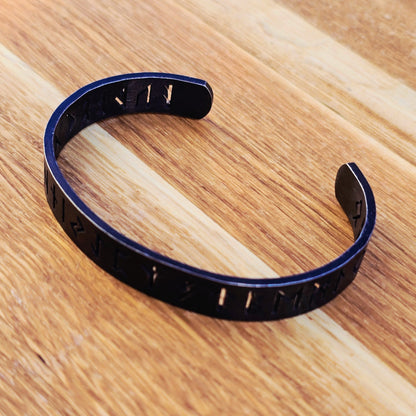 Antiker Armreif "Runen des Nordens"