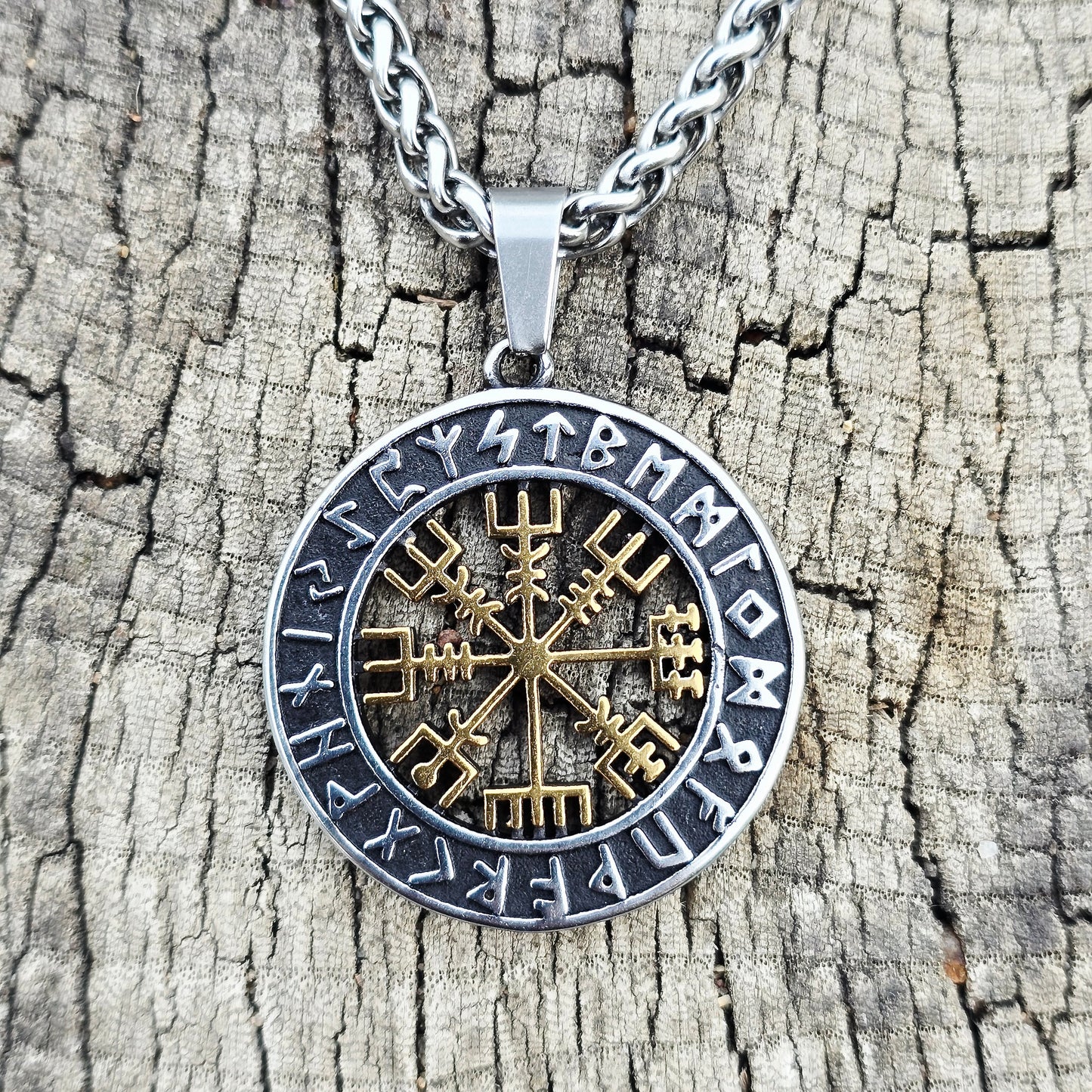 Necklace "Rune compass Vegvisir" (2025)