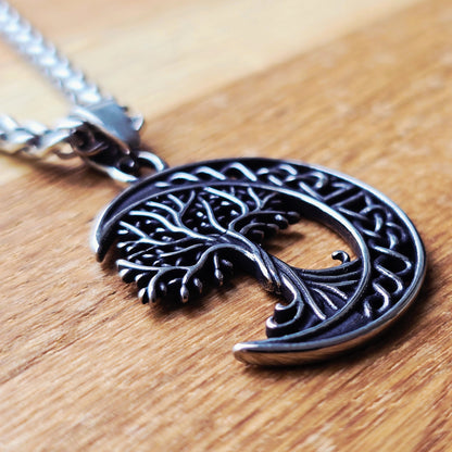 Halsband "Yggdrasil och Månen"