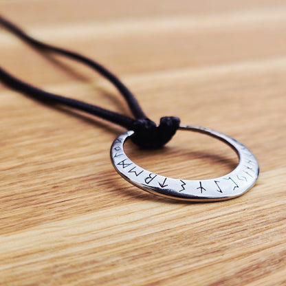 Halskette "Runenrad" Leder