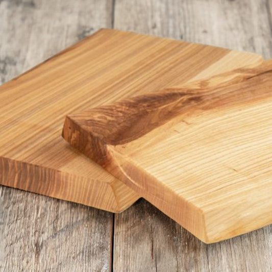 Schneidebrett mit geschliffener Holzkante aus Kernesche - 32 x 18-20cm x 22mm