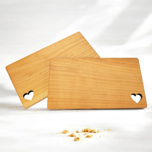 Kleines Schneidebrett aus FSC®-zertifiziertem Kirschholz Herz – 26 x 15 x 1 cm 