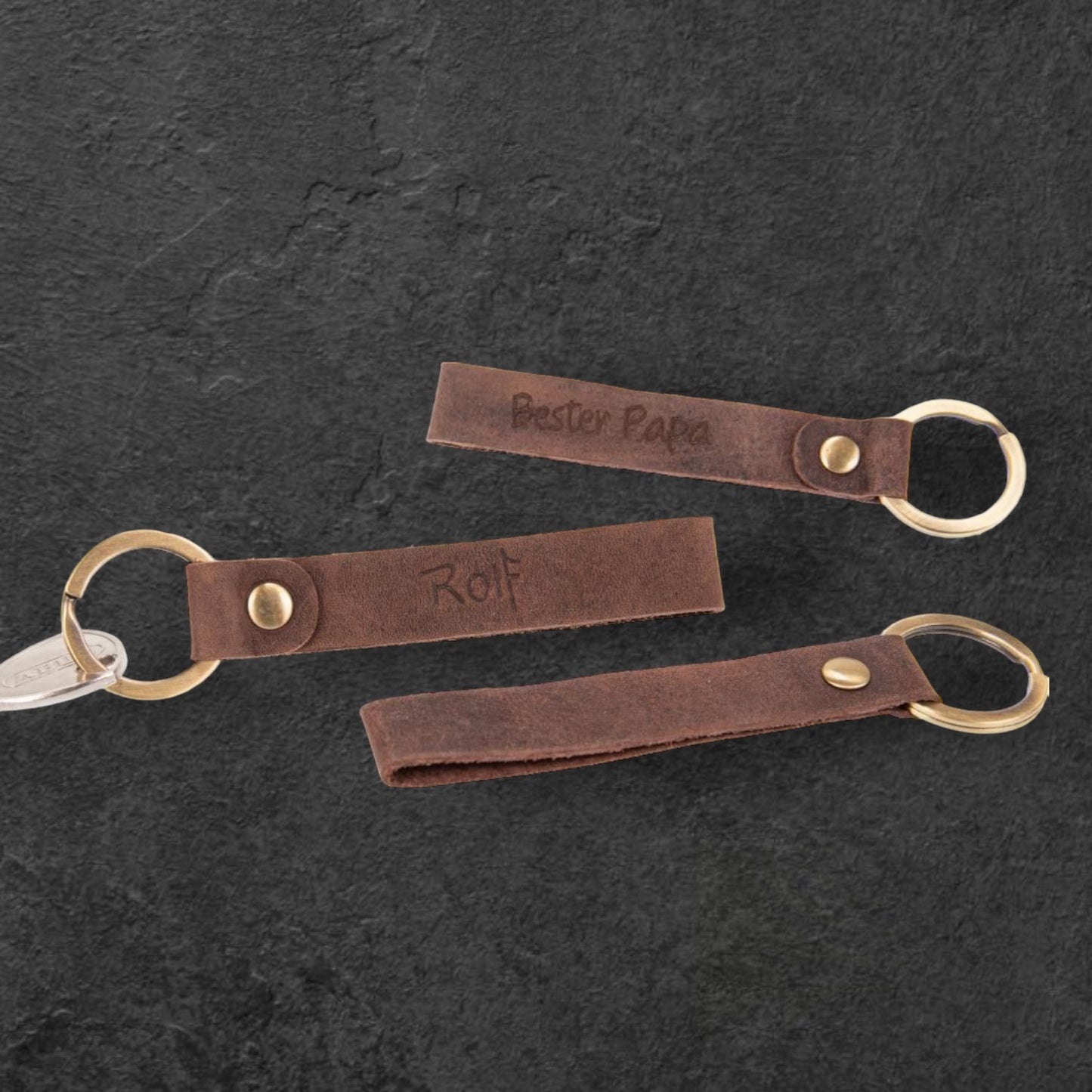 Schlüsselanhänger aus Leder mit Schlaufe und Messingring