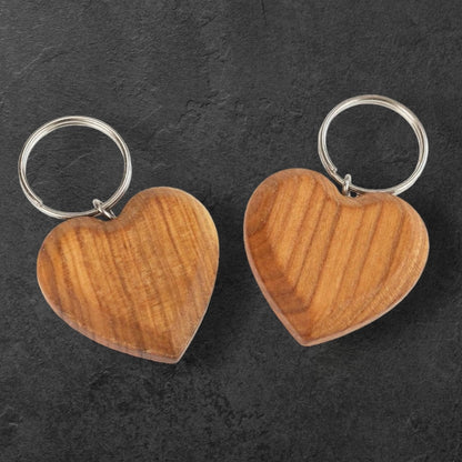 Herzförmiger Schlüsselanhänger aus Holz | Geölte Kirschen